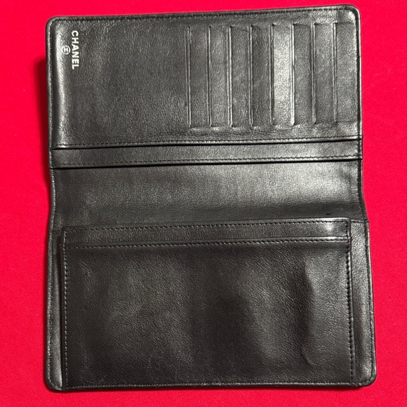 CHANEL Black Leather Wallet with Silver Logo - Picture 4 of 12
